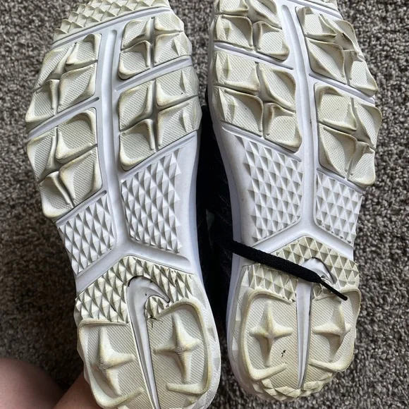 Women’s Nike Golf Shoes - Picture 2 of 3